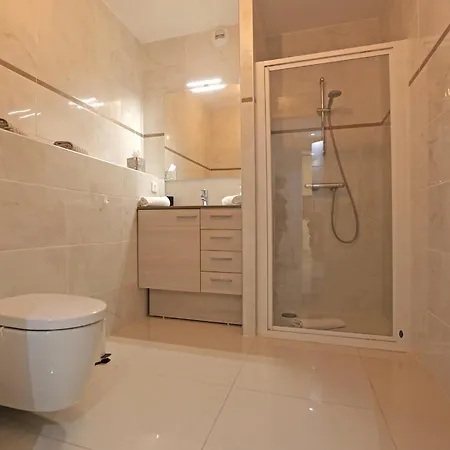 New Modern 1br Apt/terrace/parking/beside *