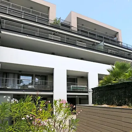 Apartment New Modern 1br Apt/terrace/parking/beside