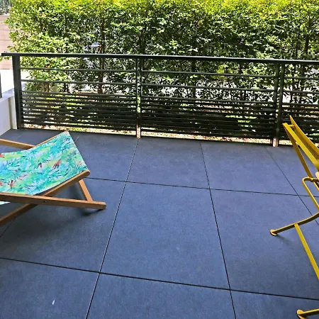 New Modern 1br Apt/terrace/parking/beside Lejlighed